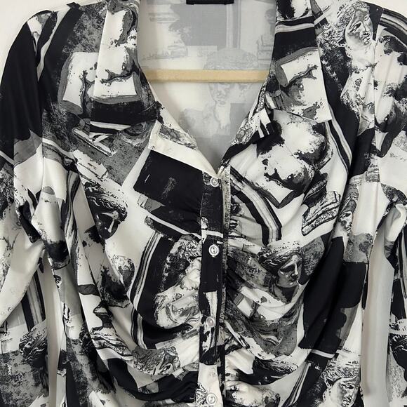 Black and White Pattern Print Button Up Top - Picture 2 of 4